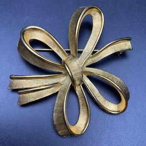 Monet Bow Brooch Pin Brushed Gold Tone Classic Ribbon Look Signed Vintage